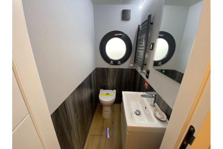 Hausboot Fjord Vela Mit Biosauna In Барт Екстериор снимка